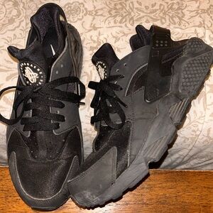 Nike black Huaraches